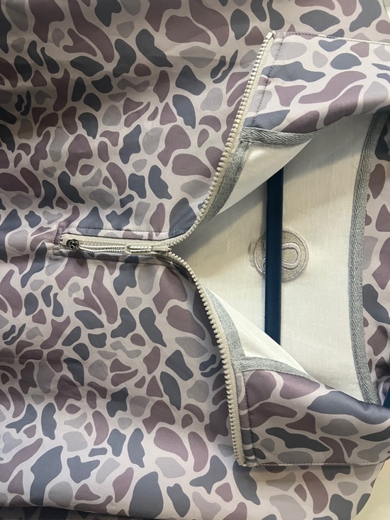 Patterned Half-Zip Pullover in Gray - Picture 4 of 4